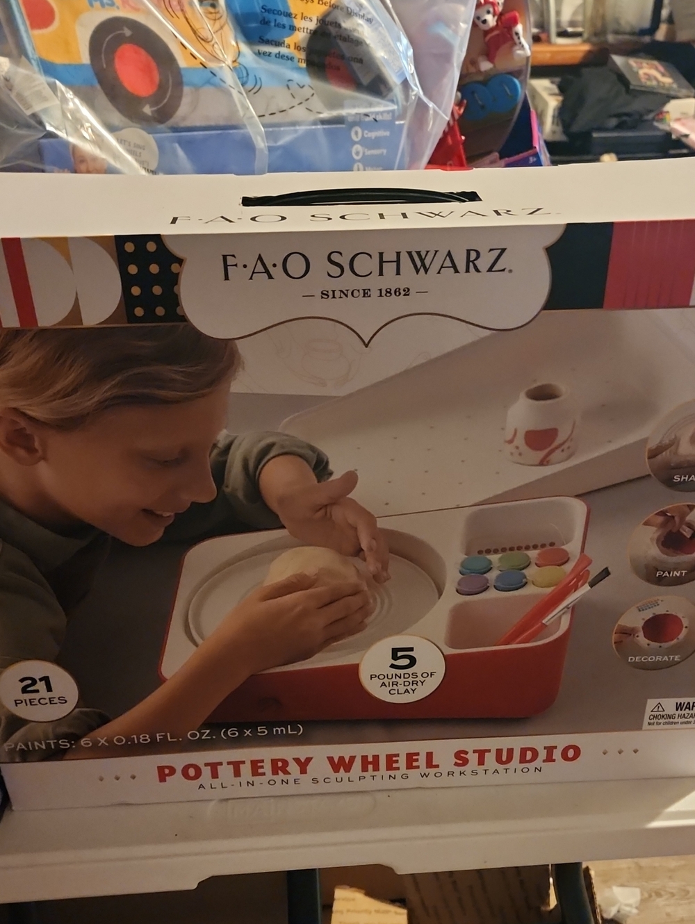 FAO Schwarz Pottery Wheel Studio - White and Red Creative Play Set